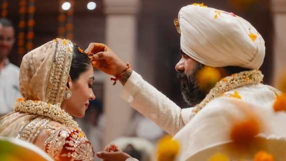 'Sindoor Is For Love, Not War': Wedding Photographer's Post Sparks Debate On Social Media 'Sindoor Is For Love, Not War': Wedding Photographer's Post Sparks Debate On Social Media