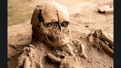 The eerie silence and decaying remains have earned it the name Deadman’s Island , a place that few dare to visit. (News18 Hindi)